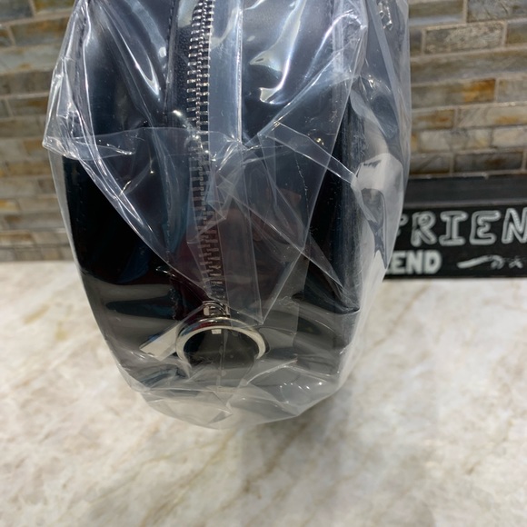 Dr. Martens HEART SHAPED LEATHER BACKPACK - Picture 10 of 10